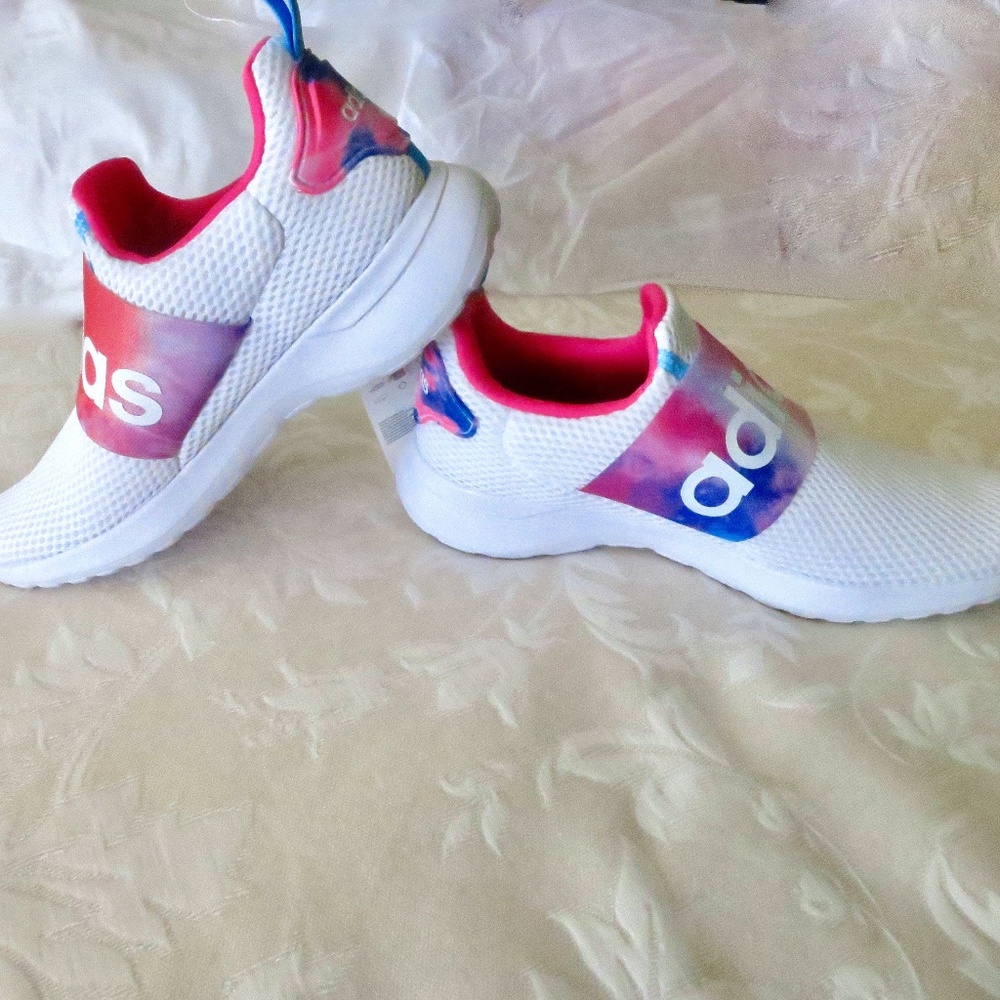 NWT Adidas Lite Racer Adapt 4 Sneakers Girls Size 5.5